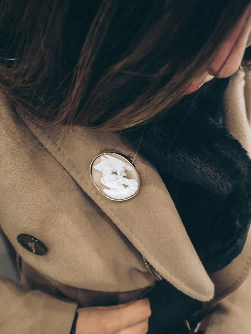 Broche camée coquille avec Jupiter et Junon